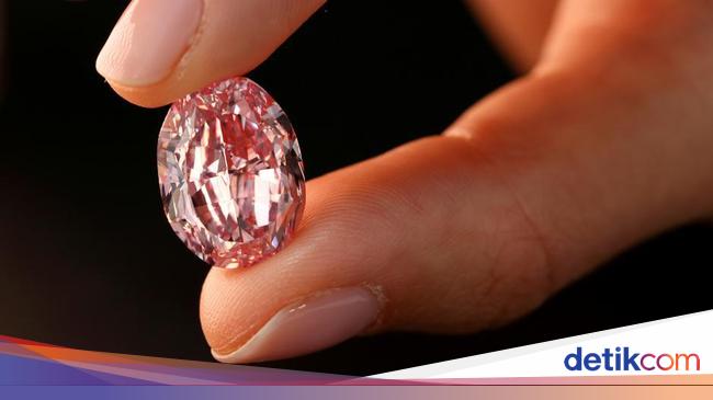 The Rarest Diamond in the World: How the Split of the Supercontinent Created the Pink Diamond
