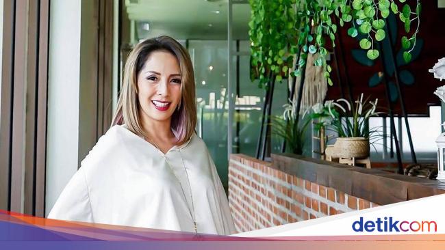 Respons Eks Istri soal Ari Lasso Lengket dengan Dearly Djoshua