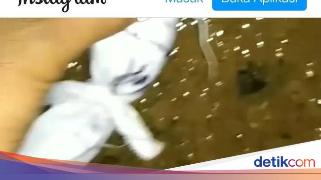 Geger Bungkusan Mirip Pocong Berisi Foto Wanita Terdampar ...