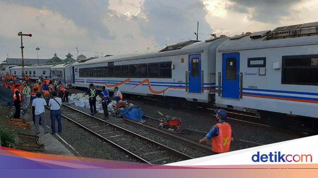 Ngeri 7 Gerbong Kereta Api Meluncur Sendiri Tanpa Lokomotif Di Malang