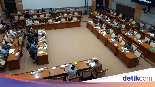  Rapat  Bareng Menag Komisi VIII DPR Minta Penjelasan soal 