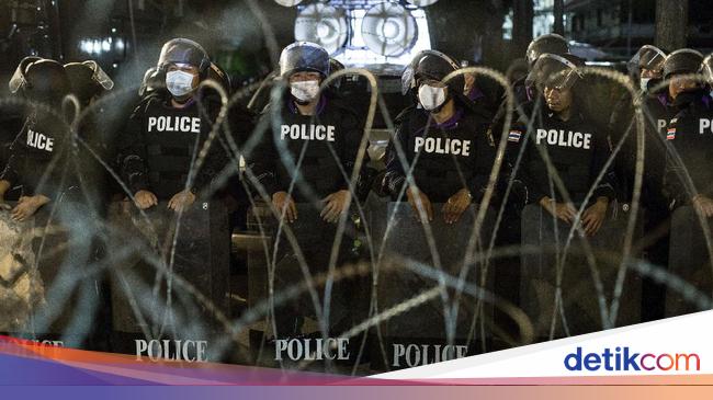2-siswa-sekolah-menengah-akan-diadili-karena-ikut-demo-thailand