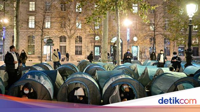 polisi-prancis-pakai-gas-air-mata-untuk-bubarkan-kamp-imigran-di-paris