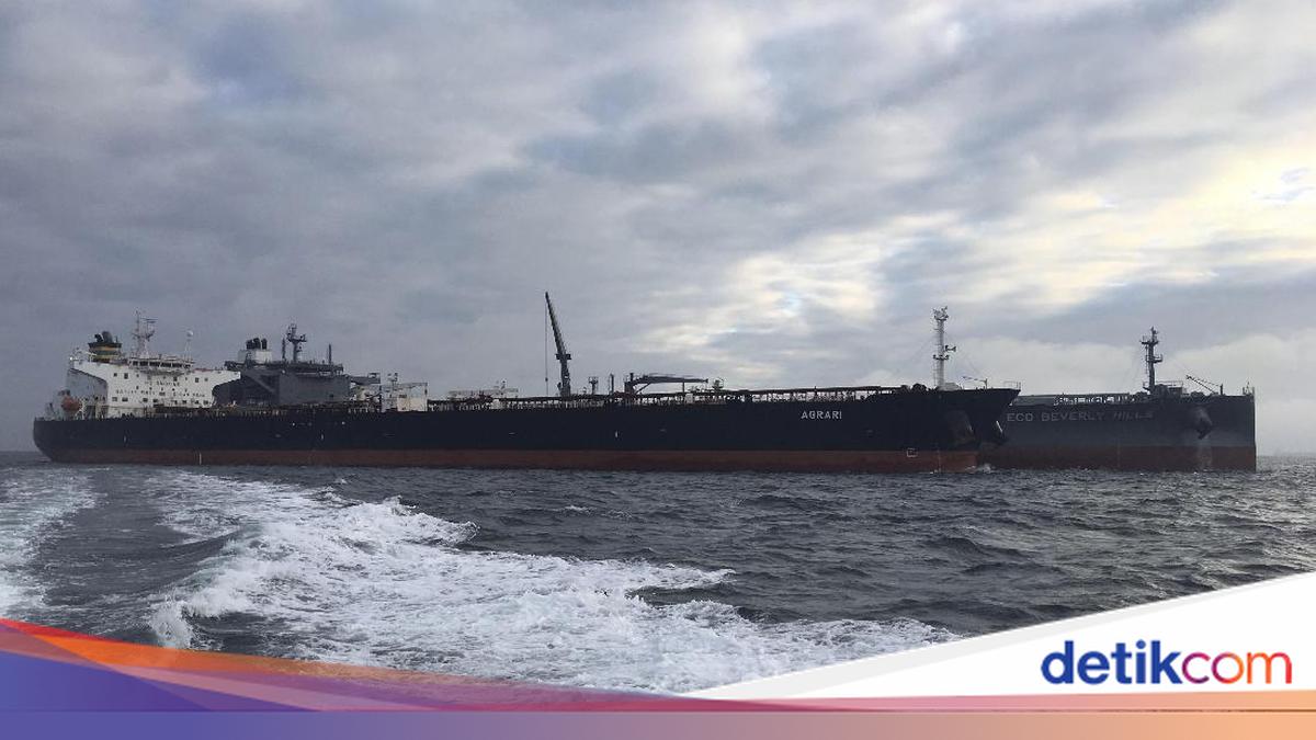 Ranjau Laut Meledak, Kapal Tanker di Lepas Pantai Arab Saudi Rusak
