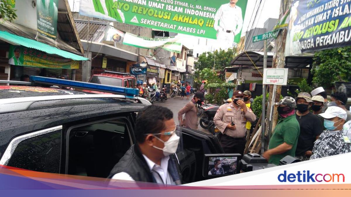 Polisi Datangi Rumah Habib Rizieq di Petamburan, Ada Apa?