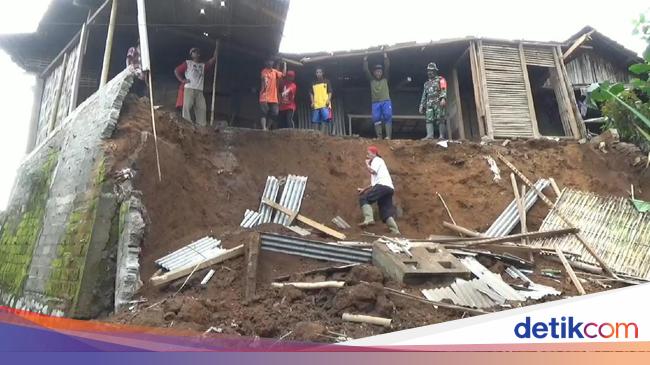 Plengsengan 7 Meter di Tulungagung Longsor Dapur  Rumah  