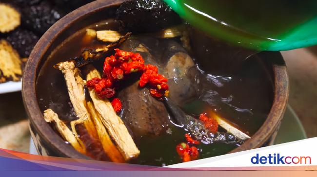 3 Makanan Asia Kaya Khasiat, Sup Ayam Hitam hingga Jamur Ulat! 3 Makanan Asia Kaya Khasiat, Sup Ayam Hitam hingga Jamur Ulat!