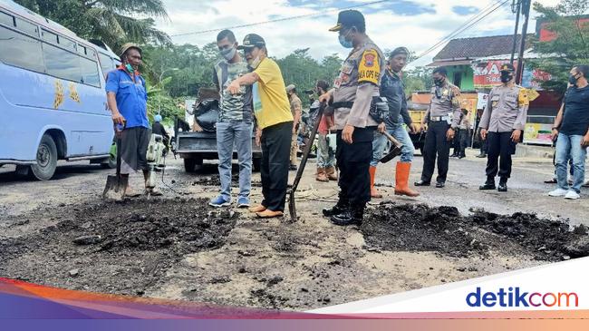 Bupati Banjarnegara Sindir Jalan Rusak Pak Gub Silakan Buat Proposal Ke Saya