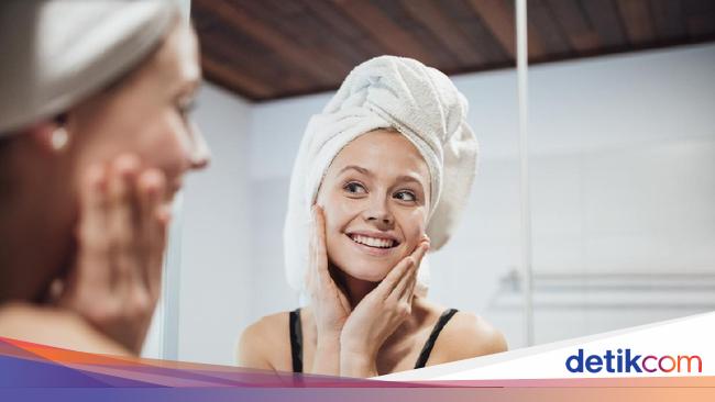Cara mencuci muka yang benar menurut dokter kulit, jangan terburu-buru membilasnya