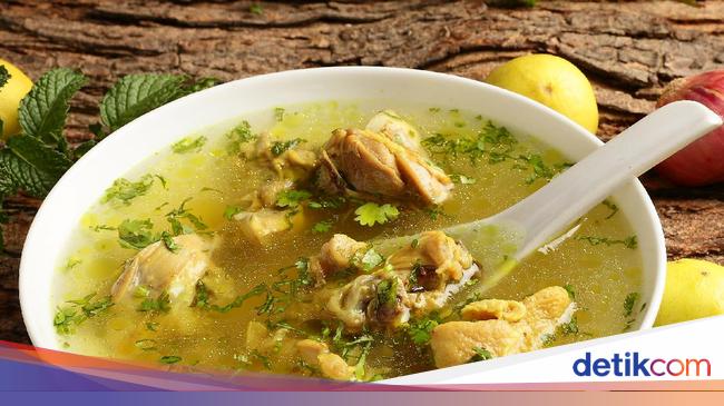 Resep Sop Ayam Pak Min Klaten yang Gurih Segar Resep Sop Ayam Pak Min Klaten yang Gurih Segar