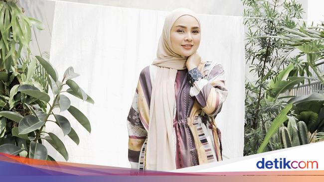 Tren Hijab 2022 Menurut Ria Miranda Pashmina Comeback Tren Hijab 2022 Menurut Ria Miranda Pashmina Comeback