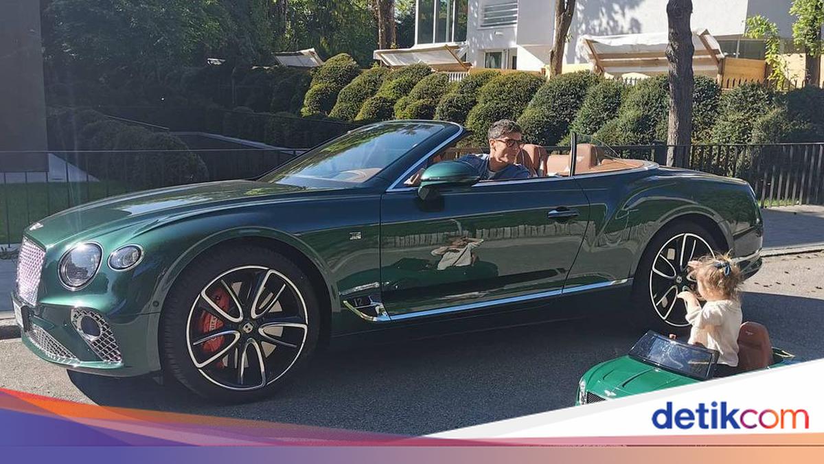 Jadi Pemain Terbaik FIFA 2020, Ini Koleksi Mobil Lewandowski