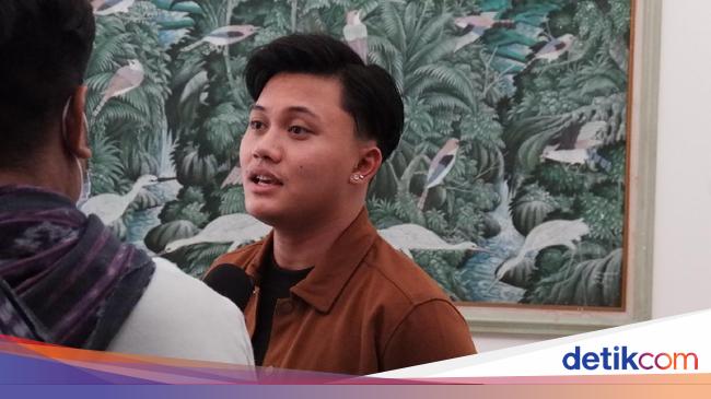 Teddy borrows a car to deliver babies, Rizky Febian says it’s also for sale