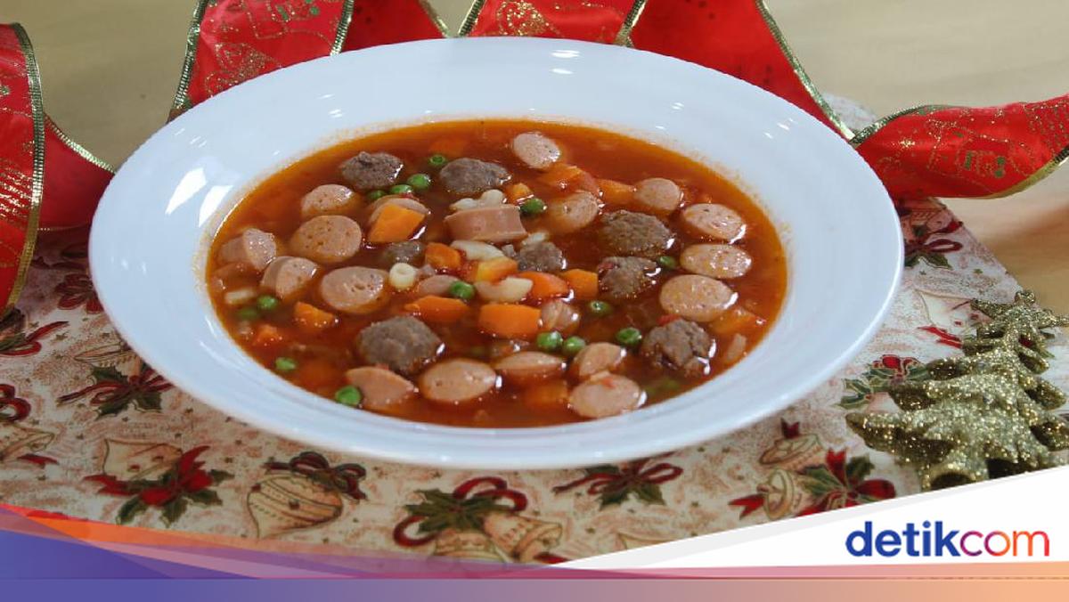 Slurpp! Gurih Segar Sup Merah Bola Daging dan Sosis