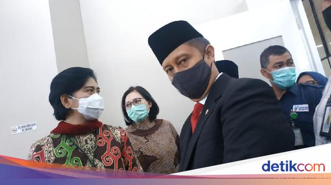 Penampakan Pertama Budi Gunadi Sadikin di Kemenkes