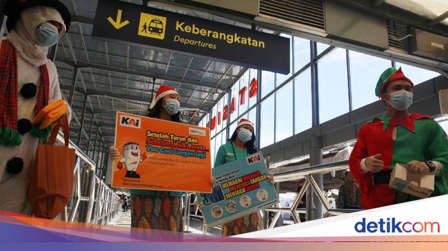 Stasiun Senen Jadi Sasaran Kampanye Prokes di Masa Libur Stasiun Senen Jadi Sasaran Kampanye Prokes di Masa Libur