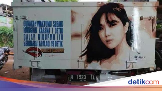 Wajah Gisel Jadi Lukisan di Bak Truk Tulisan 19 Detik Wajah Gisel Jadi Lukisan di Bak Truk Tulisan 19 Detik