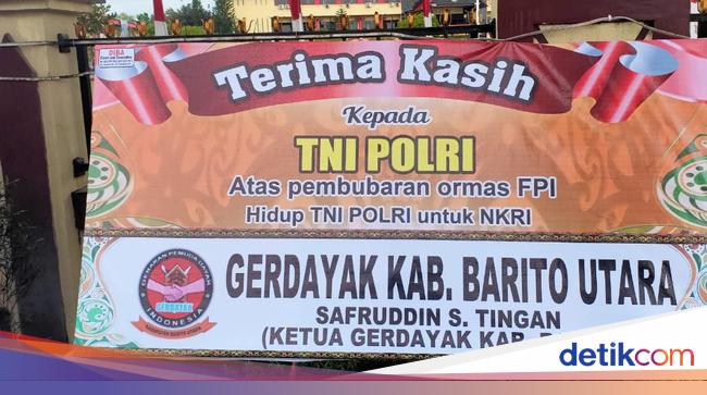 Papan Ucapan Terima Kasih Tni Polri Bubarkan Fpi Berjajar Di Mapolda Kalteng