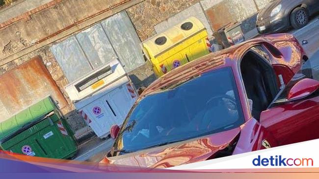 Ferrari Ringsek Di Tangan Tukang Cuci Mobil