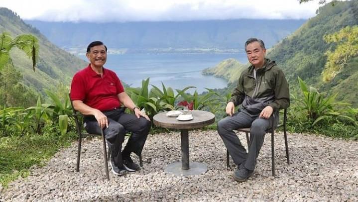 Luhut Tawarkan Menlu China Investasi Di Danau Toba