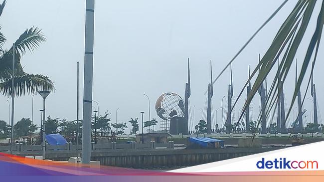 Makassar Diguyur Hujan  Angin  Kencang Ikon Kota di Kawasan 