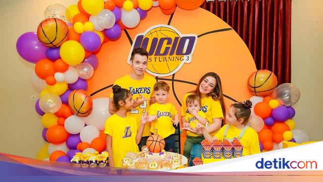 Kompaknya Celine Evangelista dan Stefan William Saat Kompaknya Celine Evangelista dan Stefan William Saat