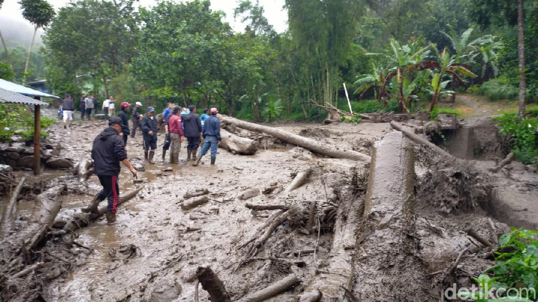 Banjir Bandang Di Puncak Berasal Dari Aliran Curug Cisampay