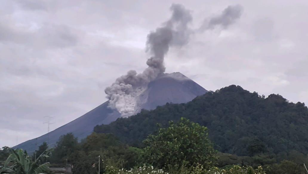 Gunung Merapi Erupsi, Muntahkan 3 Kali Awan Panas