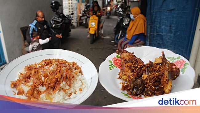 5 Kuliner dalam Gang Ini Sempat Viral Diantre Berjam-jam