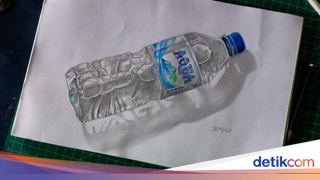  5  Jam Gambar  Botol  Air Mineral Pria Ini Viral dan Banjir 