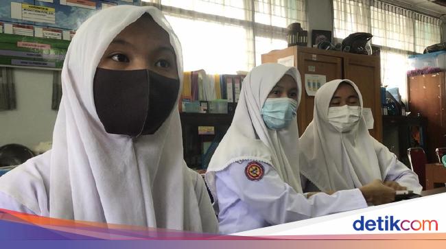 Cerita Sejumlah Siswi Nonmuslim Di Smkn 2 Padang Pilih Berjilbab Ke Sekolah