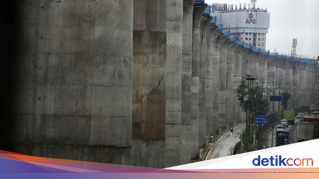 27 Tiang Pancang Kereta Cepat Berderet di Jalan Galaxy ...