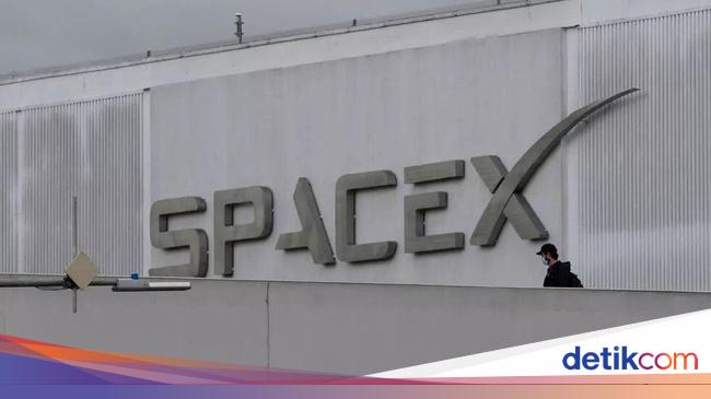 2つの巨大宇宙企業の死闘、SpaceX対Blue Origin