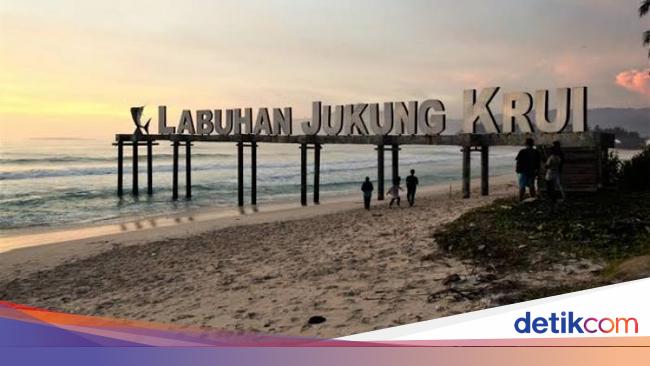 Krui Destinasi Peselancar Dunia Di Indonesia Selain Bali