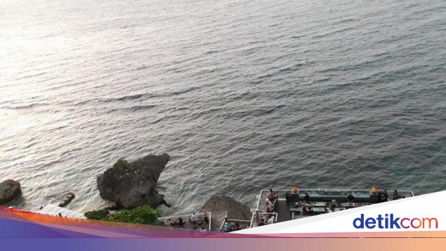 Liburan Ke Bali Santai Dulu Di Rock Bar