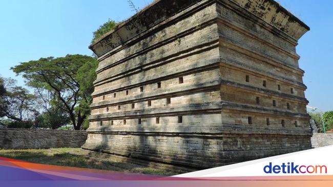 Makam Ulama Sepanjang 9 Meter di Gresik Seperti Apa 