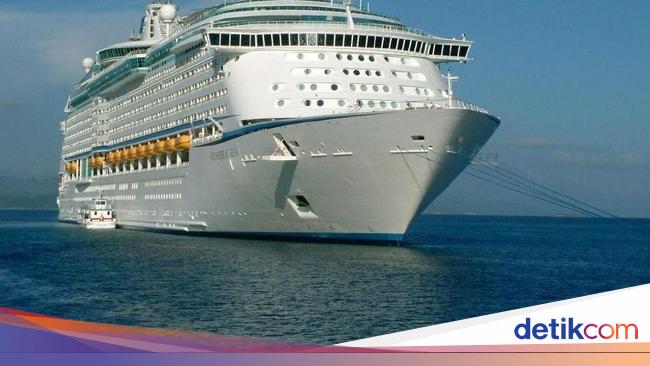 Melihat Surya Terbenam dari Kapal Pesiar Terbesar di Asia