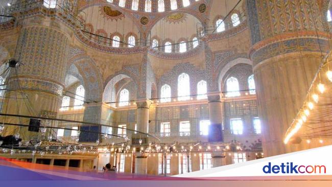 Merasakan Nyamannya Masjid Biru Di Istanbul