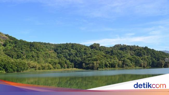  Pemandangan Asri  Waduk Parangjoho di Wonogiri