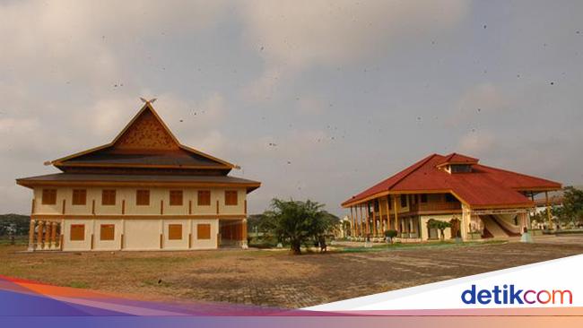 Istana Kesultanan Indragiri dan Dufan Danau Raja, Riau