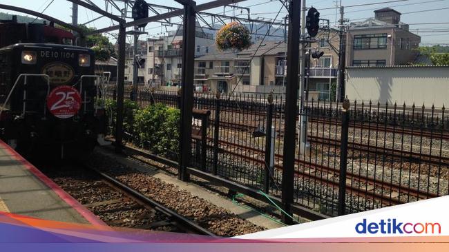 Melihat Cantiknya Arashiyama di Jepang  dari Jendela  Kereta