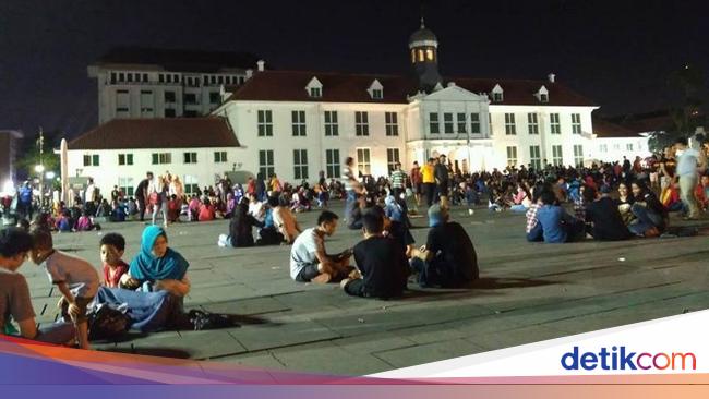 Menikmati Malam Hari Kota Tua Jakarta