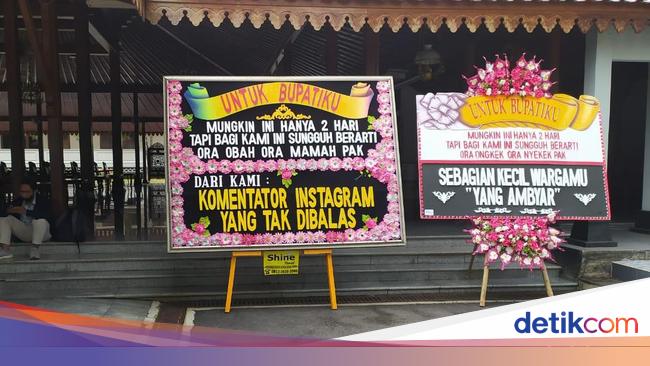 Bupati Banyumas Dikirimi Karangan Bunga Protes Jateng Di Rumah Saja