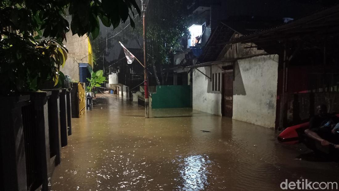 Daftar Titik Yang Masih Terendam Banjir Di Jakarta Hingga Malam Ini