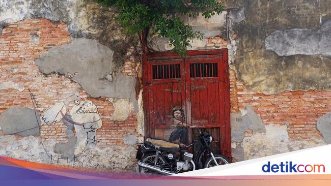Foto Naik Sepeda Di Penang Foto Berburu Street Art di Penang