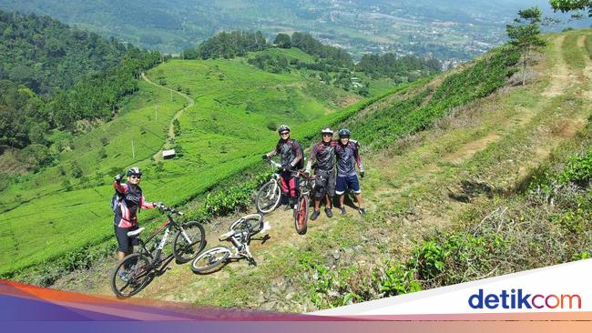 trek telaga warna