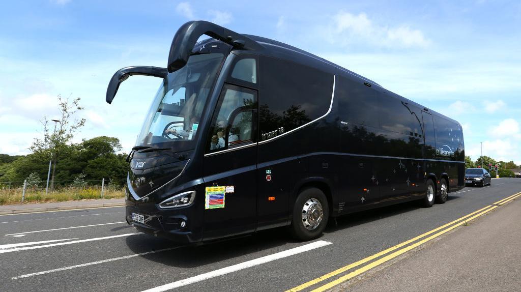 Perjalanan di Balik Roda: Mengupas Dunia Merek Bus di Indonesia dan Global