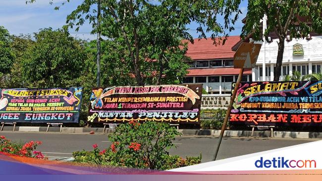 Alasan Warga Kirim Karangan Bunga Aceh Juara Termiskin Di Sumatera