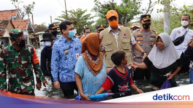 Central Java hit by floods, Ganjar: Blame the Governor