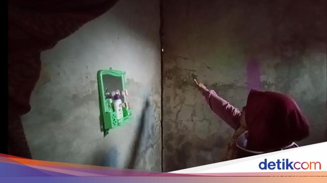 Rumah Warga Di Bandung Retak Retak Diduga Akibat Pergerakan Tanah